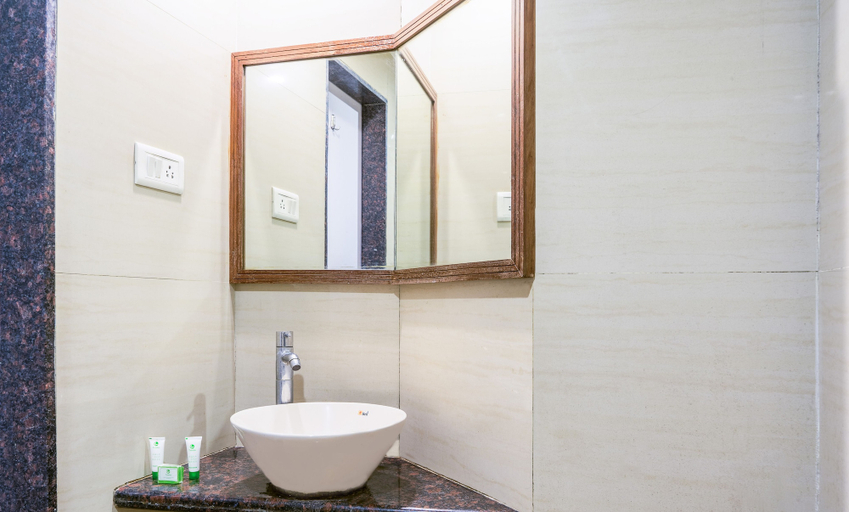 Bathroom 4, Treebo Sahara Shivaji Nagar, Pune
