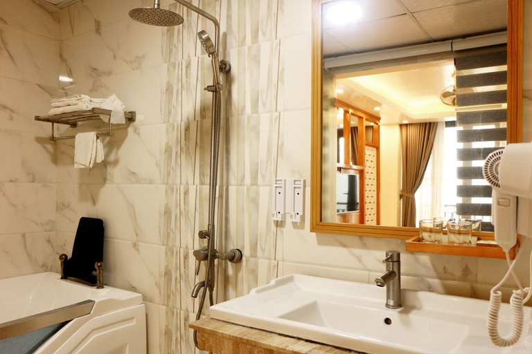 Bathroom 3, Thanh Binh Gold Hotel, Sầm Sơn