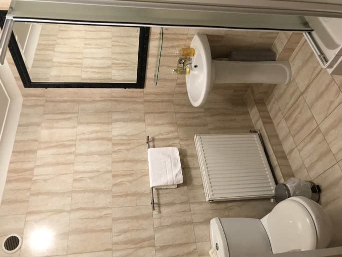 Bathroom 3, Sheil Suites, Sefton