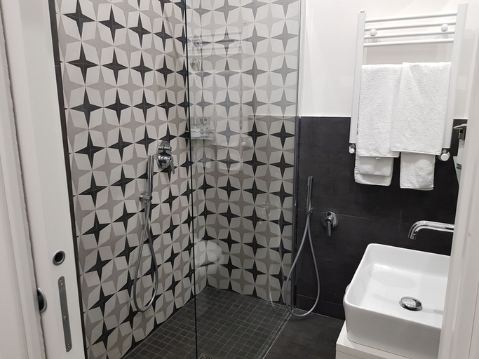 Bathroom 5, Art Street Hotel, Napoli