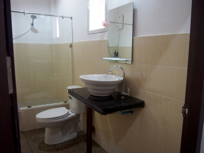 Bathroom 4, Chareena Garden, Muang Satun
