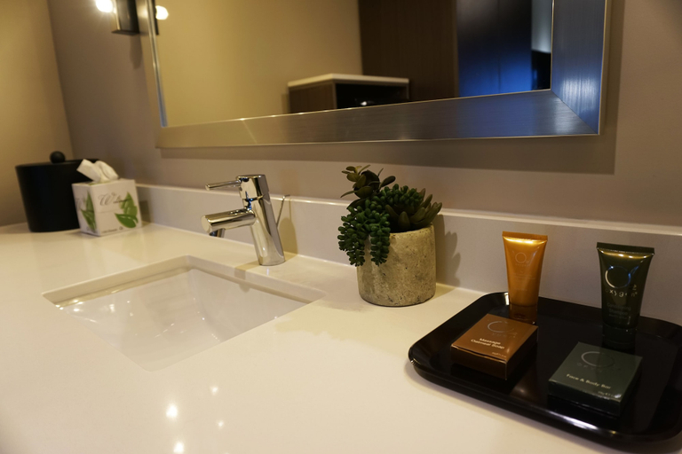 Bathroom 4, Crescent Bay Inn, Orange