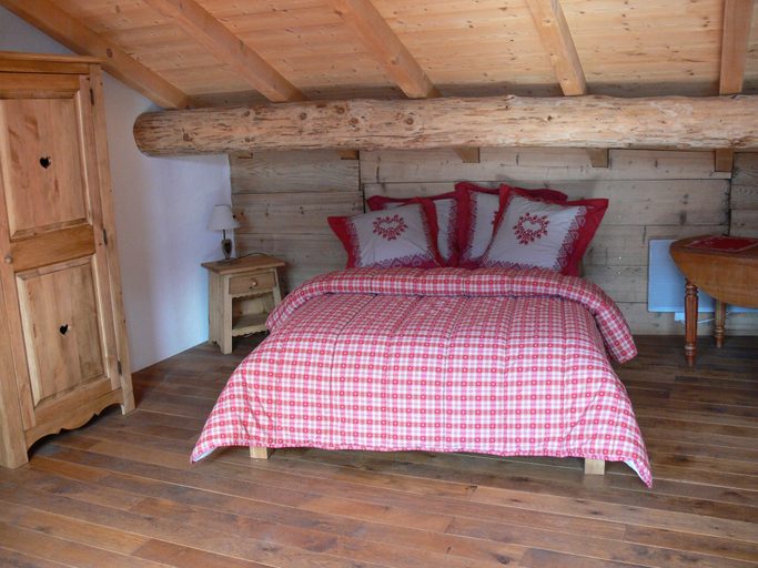 Bedroom 2, Chambres d'hôtes - A la Bouge'Hôtes, Savoie