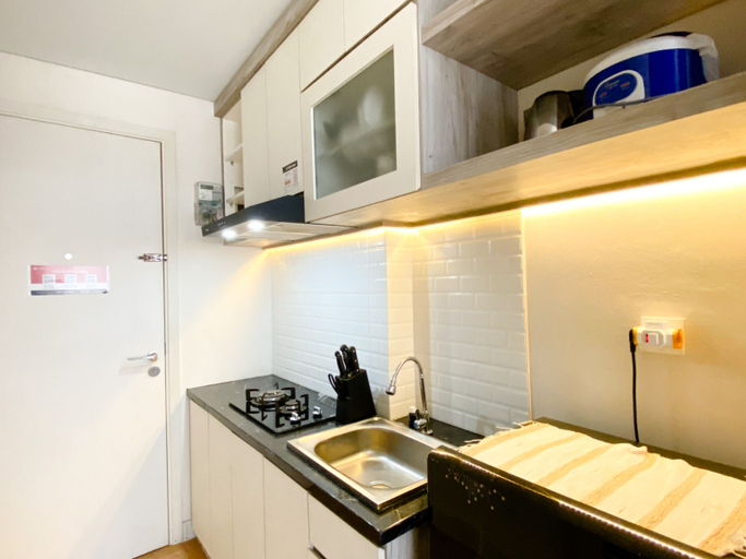 Others 4, Modern Look and Comfy Studio Patraland Urbano Apartment By Travelio, Bekasi