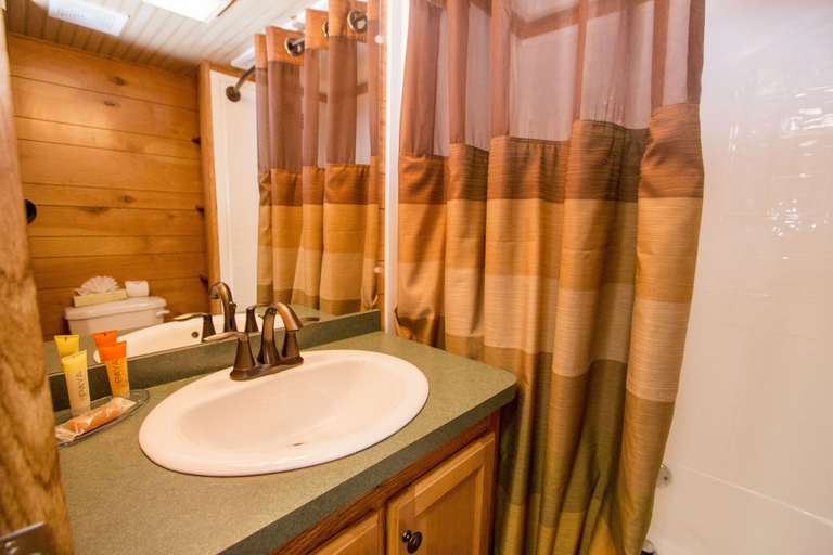 Bathroom, Richmond North Kings Dominion KOA, Hanover