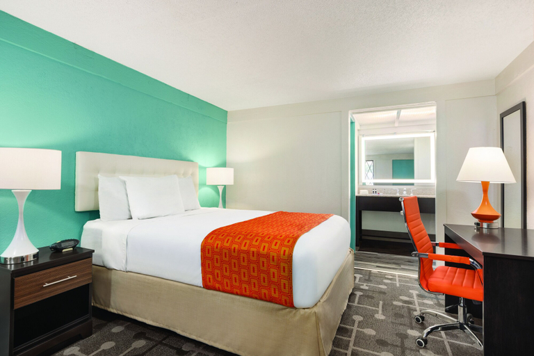Others 5, Dover Inn & Suites, Tuscarawas