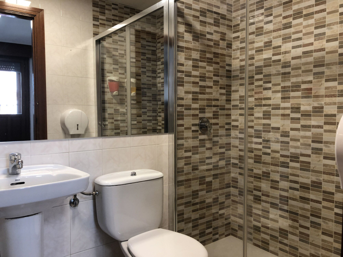 Bathroom 5, Hostal Bearan, Navarra
