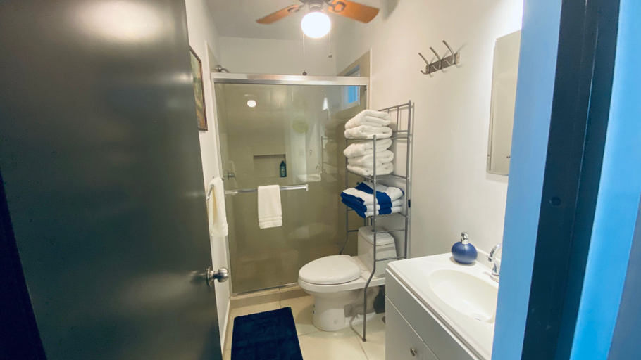 Bathroom 3, Almar 303 Apartments, Mazatlán