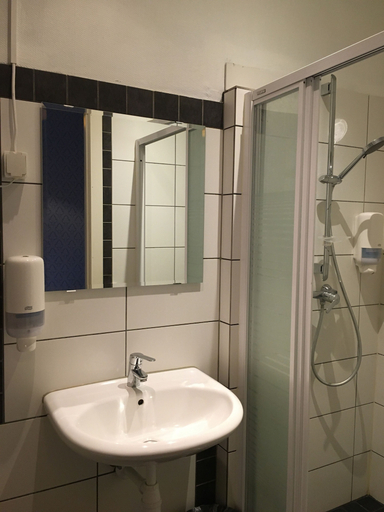 Bathroom 4, Halmstad Hotell & Vandrarhem Kaptenshamn, Halmstad