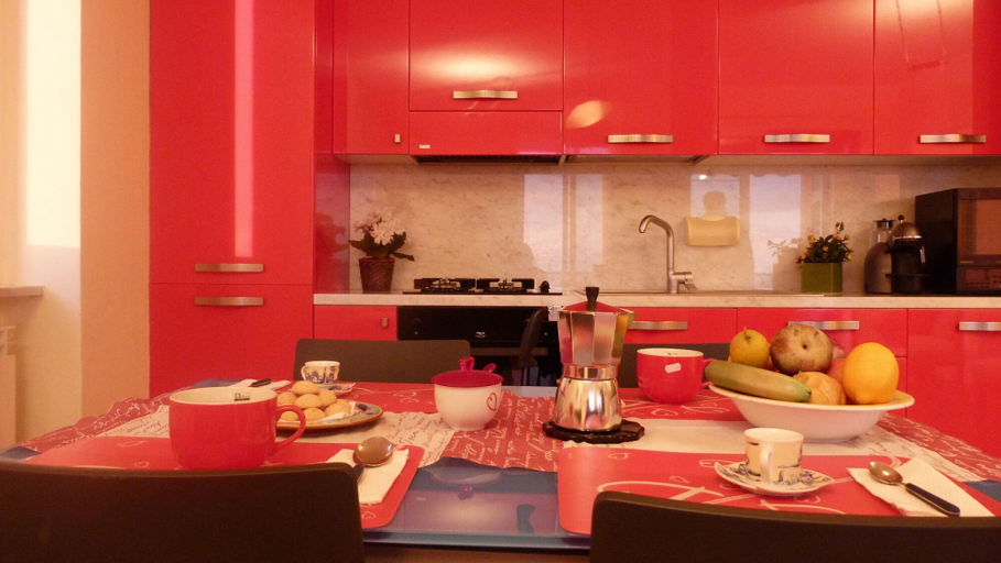 In-room dining 3, House Rouge, Genova