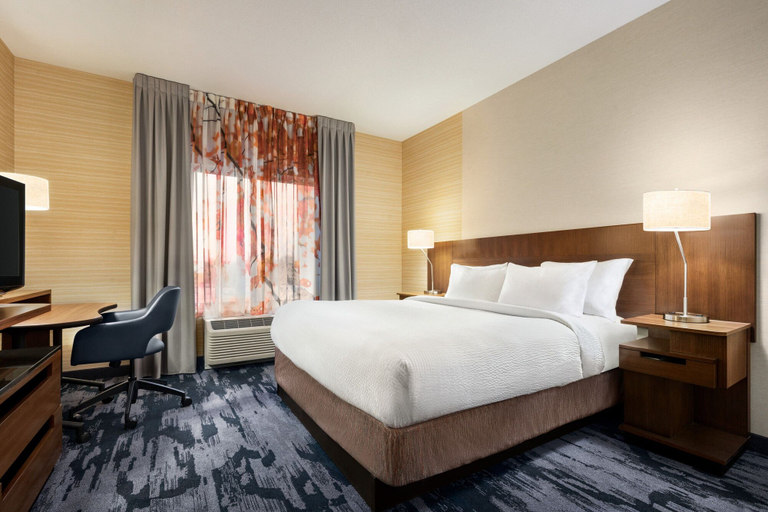 Bedroom 4, Fairfield Inn & Suites Hershey Chocolate Avenue, Dauphin