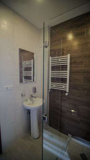 Bathroom 5, Hotel King Tom, Tbilisi