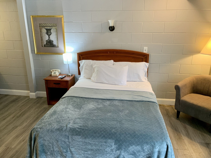 Bedroom 4, Hill Top Motel, Burlington