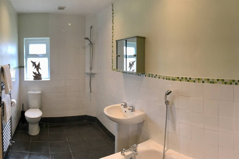 Bathroom, Hillcrest Barn, Pembrokeshire