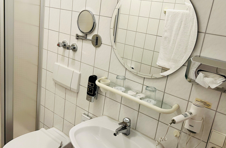 Bathroom 2, Garni-Hotel Adler, Esslingen
