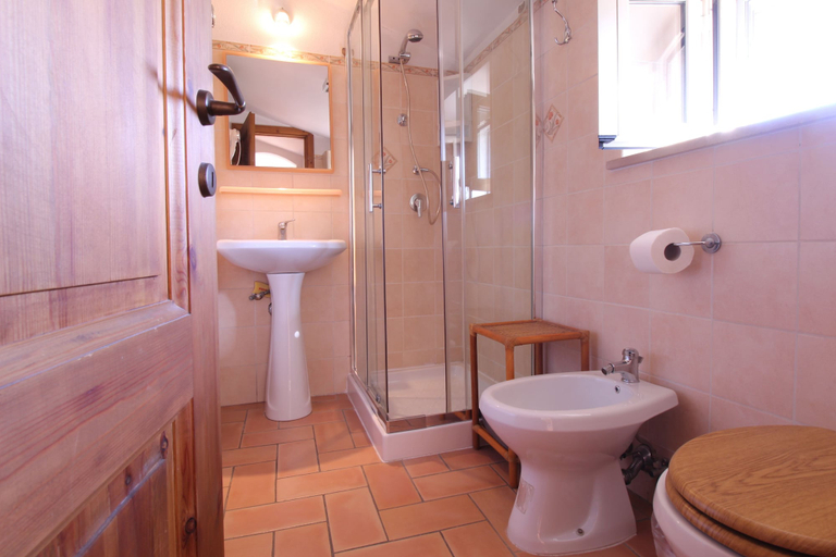 Bathroom 5, B&B La Rocca, Viterbo