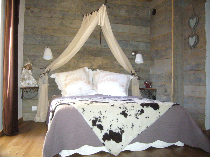 Bedroom 3, Chambres d'hôtes - A la Bouge'Hôtes, Savoie