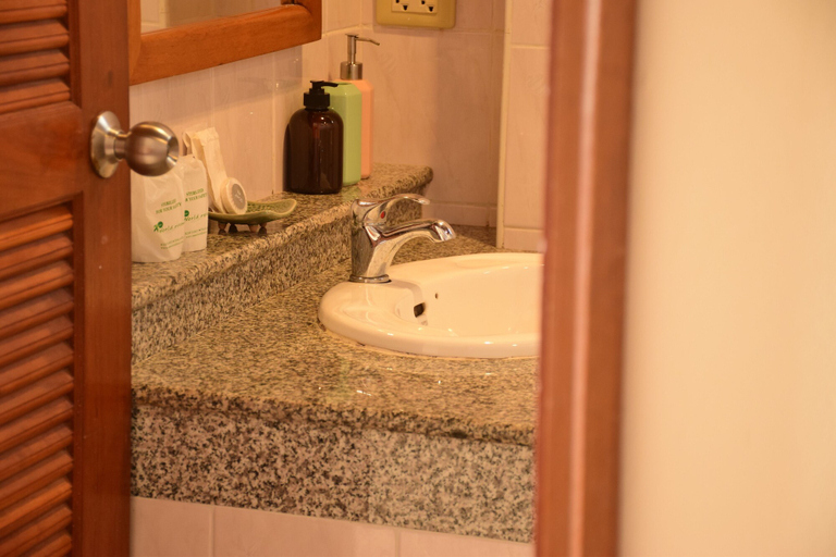 Bathroom 4, Fisherman's House Cafe & Hotel, Ko Samui