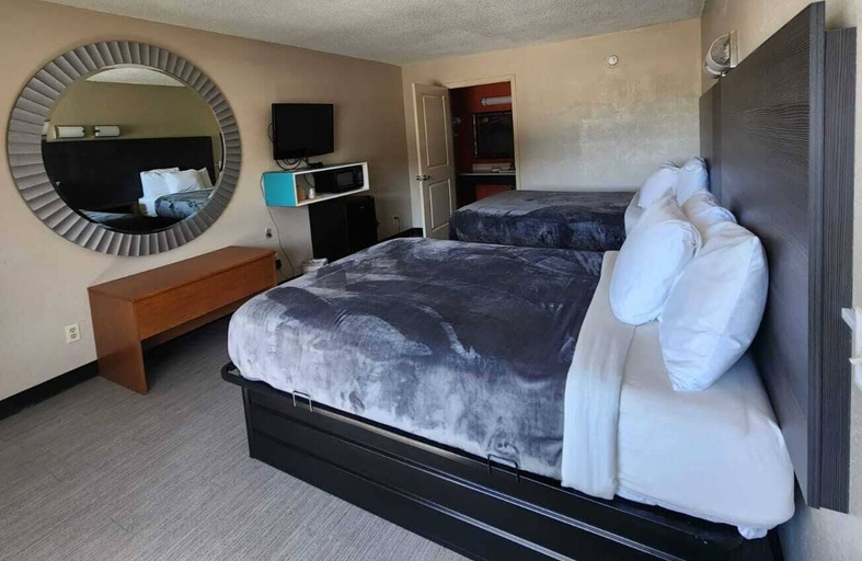 Bedroom 4, Executive Inn, Escambia