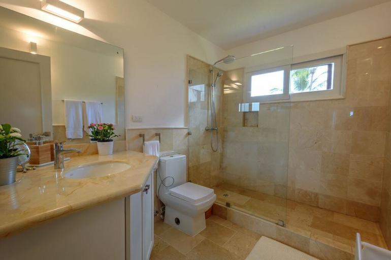Bathroom 4, Private Villa with Pool and Golf Cart, San Rafael del Yuma