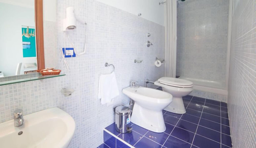 Bathroom 2, B&B Trapani In, Trapani
