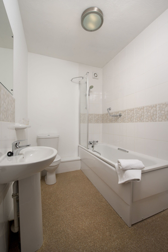 Bathroom 5, The St Ives Bay Hotel, Cornwall