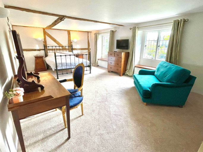 Others 5, Walnut Tree House, West Sussex