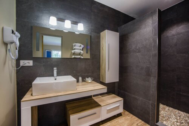 Bathroom 3, Hotel Résidence du Pont de l'Oso, Corse-du-Sud