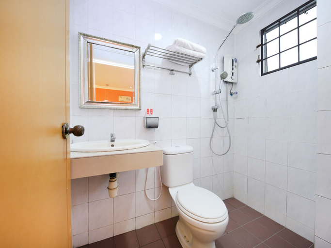 Bathroom 3, Super OYO 761 City Hotel, Kuala Lumpur