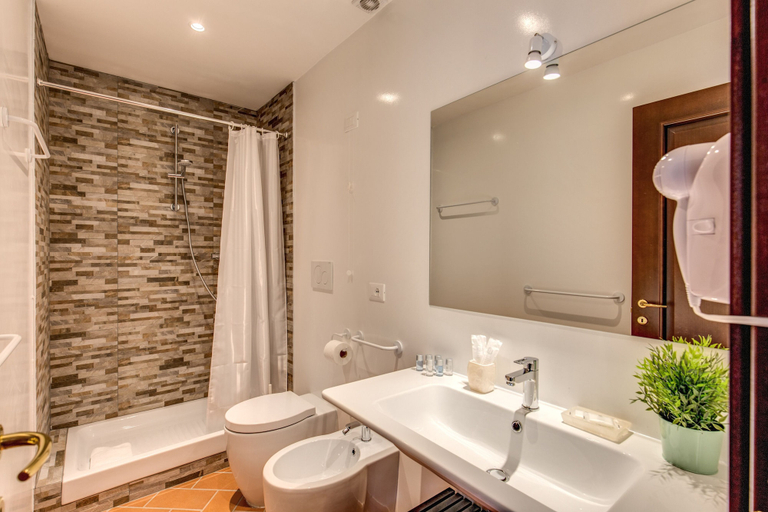 Bathroom 5, Piccolo Trevi Suites, Rome