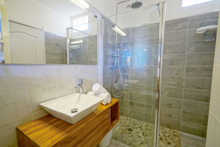 Bathroom 3, Hôtel Stella Di Mare, Corse-du-Sud