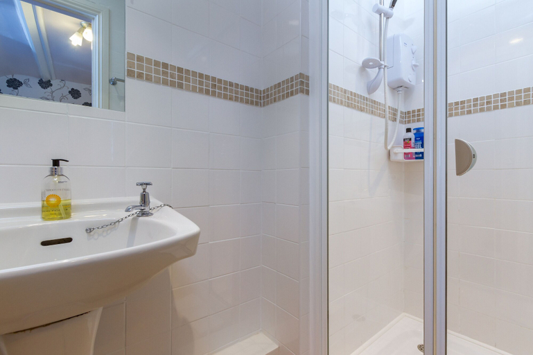 Bathroom 3, Elim House, Cumbria