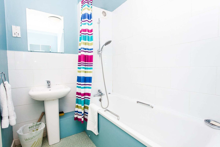 Bathroom 3, Charming Peaceful 2 Bed with Parking and Garden, London