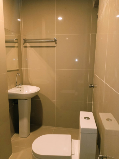 Bathroom 5, Anton's Inn, Balanga City