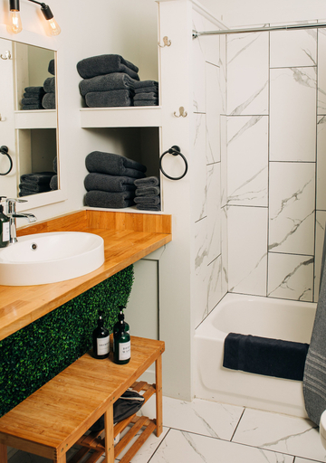 Bathroom 3, Stellar Suites, Jefferson