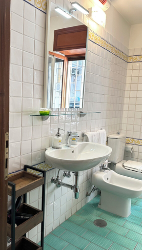 Bathroom 5, Amalfi Coast, Salerno