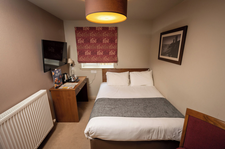 Bedroom 3, The Wellington Hotel by Greene King Inns, Aberdeen