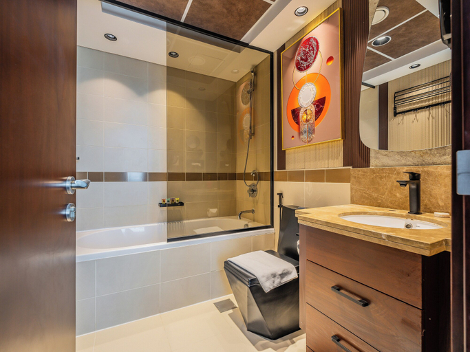 Bathroom 3, Luxury Condo With Burj Khalifa and Fountain Views, Dubai