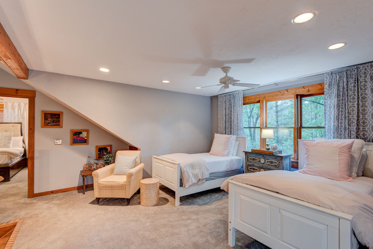 Bedroom 2, Heritage Hill Cabins, Watauga