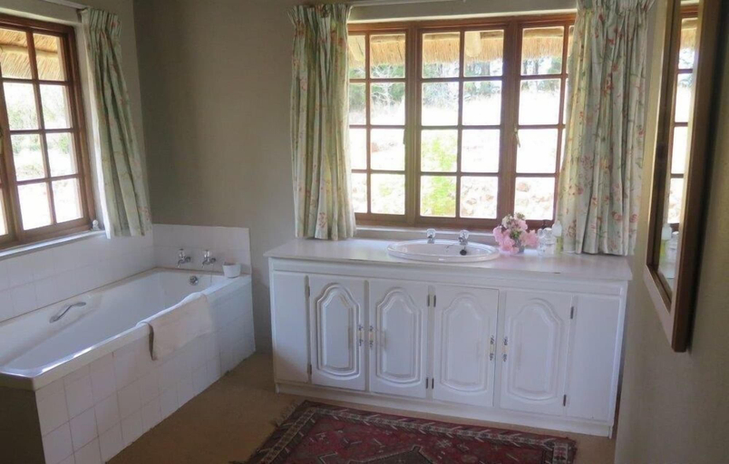Bathroom, Rivermead, Sisonke
