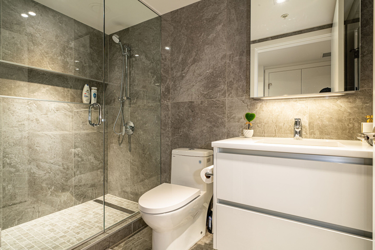Bathroom 4, Charming Oasis Close to Airport & Downtown, Greater Vancouver
