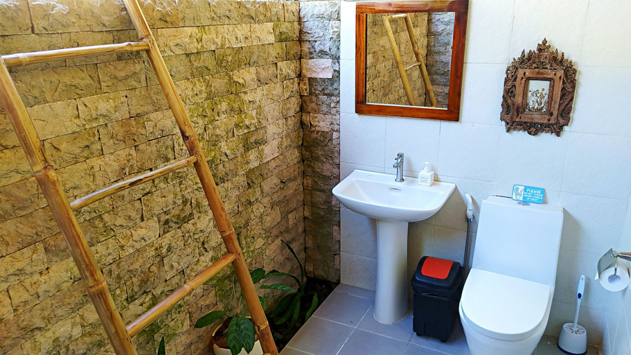 Bathroom 3, Balai sa Baibai, Mambajao