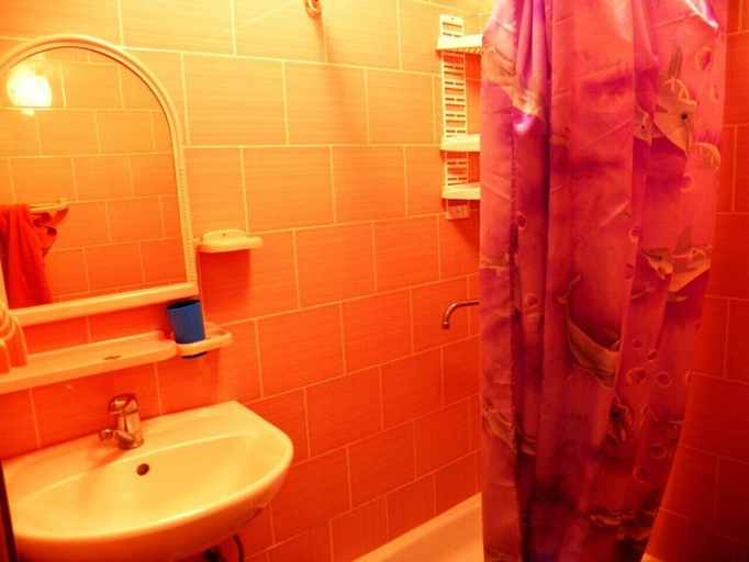 Bathroom, Vishnevui Rai Guest House, Sochi gorsovet
