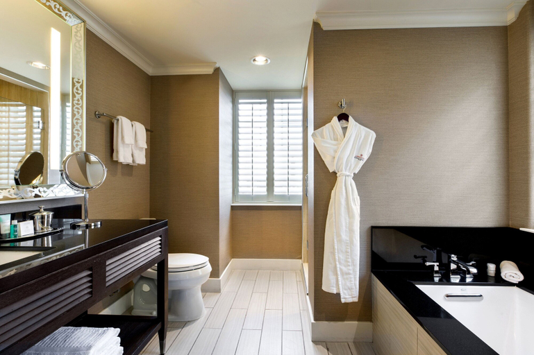 Bathroom 5, Ambassador Hotel Oklahoma City, Autograph Collection, Oklahoma