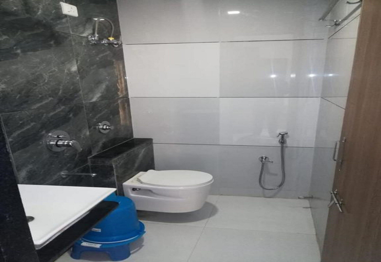 Bathroom 4, Hotel Satellite Inn, Ahmadabad