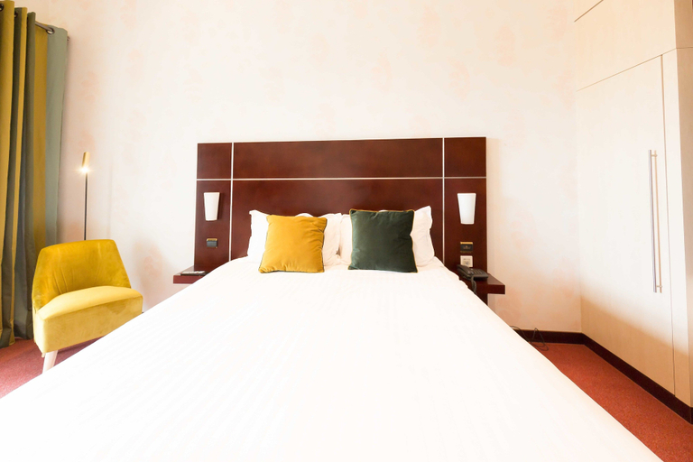 Bedroom 4, Hotel restaurant du Casino de Capvern, Hautes-Pyrénées
