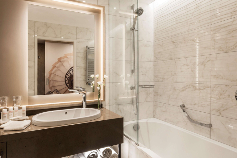 Bathroom 4, Radisson Blu Beke Hotel, Budapest, Budapesti