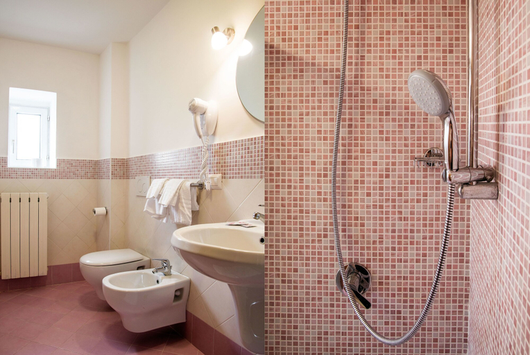 Bathroom 4, Hotel Internazionale, Napoli
