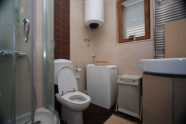 Bathroom 4, Apartments Moretić, Pojezerje
