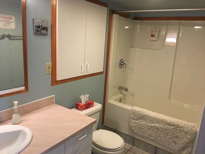 Bathroom, Riverside Adventures Vacation Rentals, Thompson-Nicola